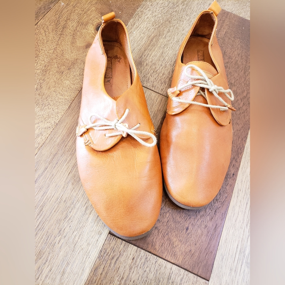 Pikolinos, Calabria, Camel Derby Flats, lace up sz 41, Leather, made in Spain
